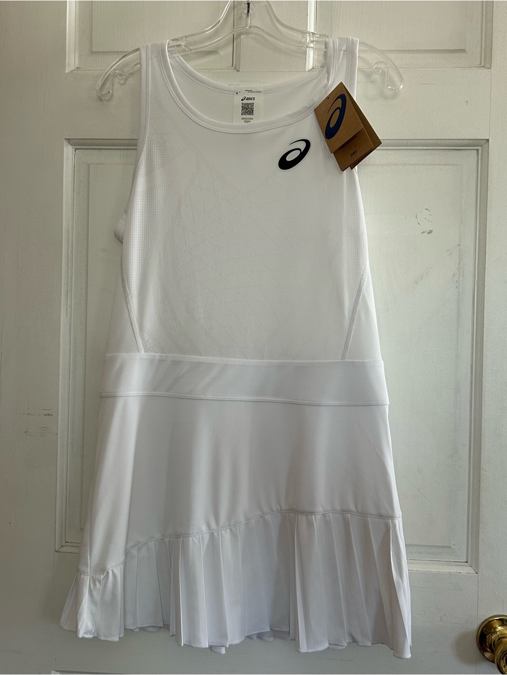 Asics White Sleeveless Tennis Dress with Pleated Skirt.Perfect condition.Medium